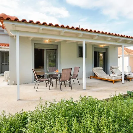Villa Theoni *